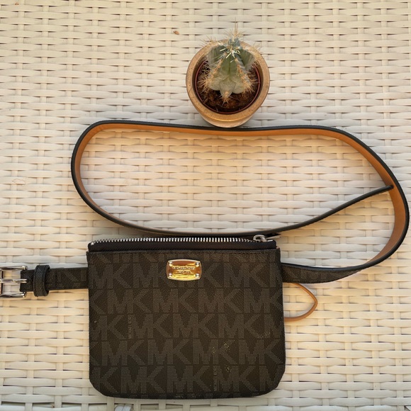 Michael Kors NWOT Fanny/Belt Bag. Black and Grey Size Large? - Picture 2 of 9